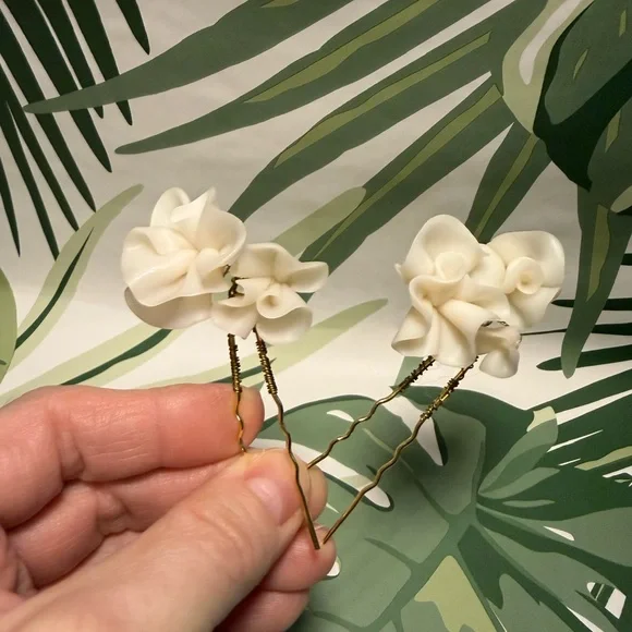 Twigs & Honey Elegant Cream Floral Hair Accessories - Picture 5 of 6